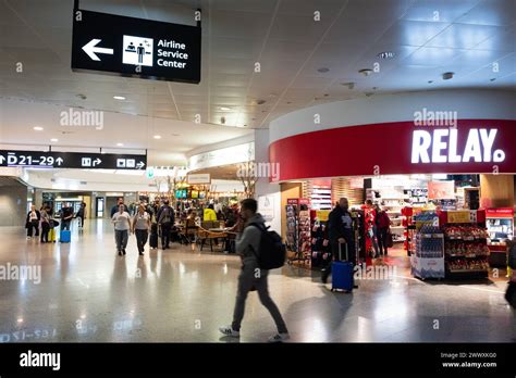 shops airport Vienna